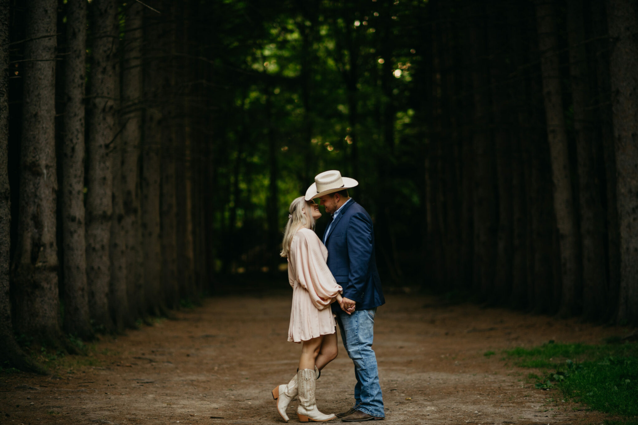 If there's a time of the year where I love sessions the most, it would be right now! Hannah & Quinn's summer sunset Stony Creek Metropark engagement was beyond anything I could've hoped for for them!
